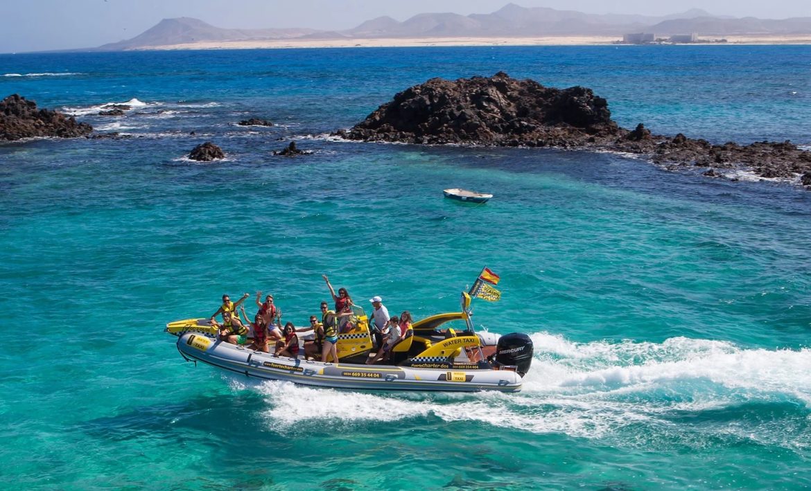 Sightseeing Fuerteventura with water taxi