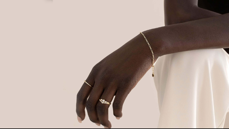 The Elegance of Delicate Bracelets: Timeless Beauty in Simplicity